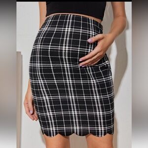SHEIN Maternity Black and White Mini Scalloped Edge Skirt